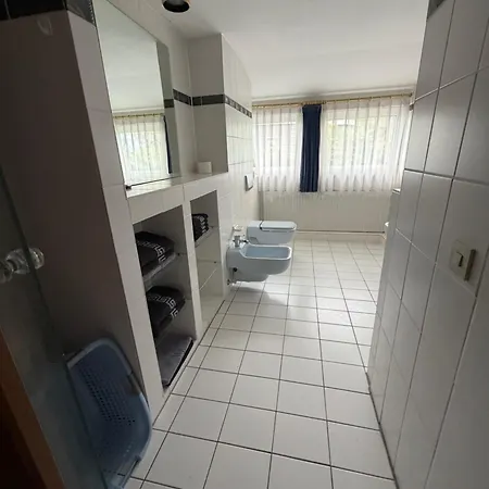 Σπίτι διακοπών Grosses Freistehendes Haus Nahe Messe 4 Baeder Garten Eigenen Garten